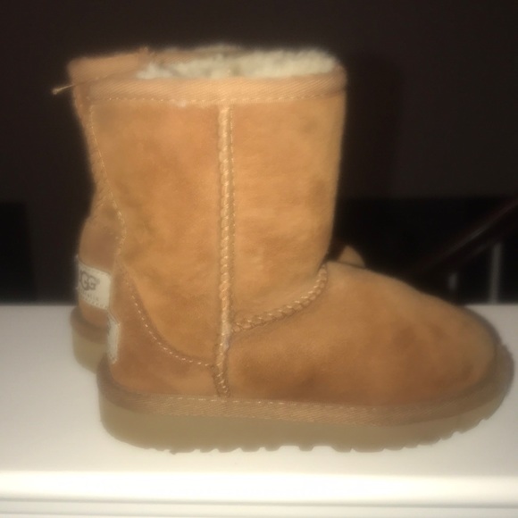 Uggs toddler size 8 - Picture 1 of 9